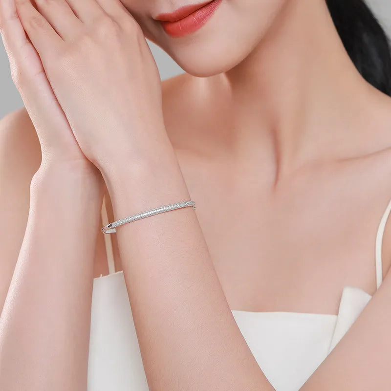 Oval Shine Armband – 925 Silber, Leuchtende Eleganz