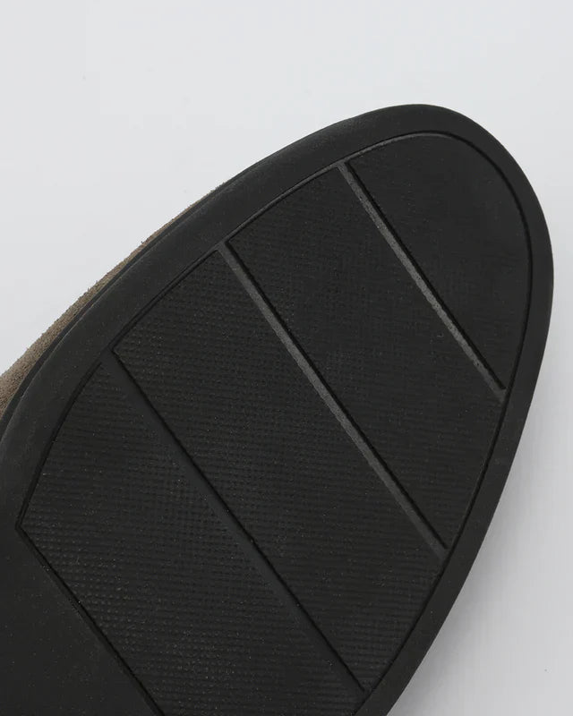 Premium Wildleder Loafers – Schwarze Sohlen